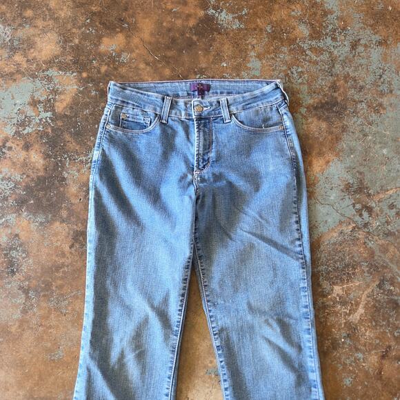 NYDJ Marilyn Straight Leg Jeans Size 6 Light Wash Embellished Pockets Slimming - Picture 2 of 8